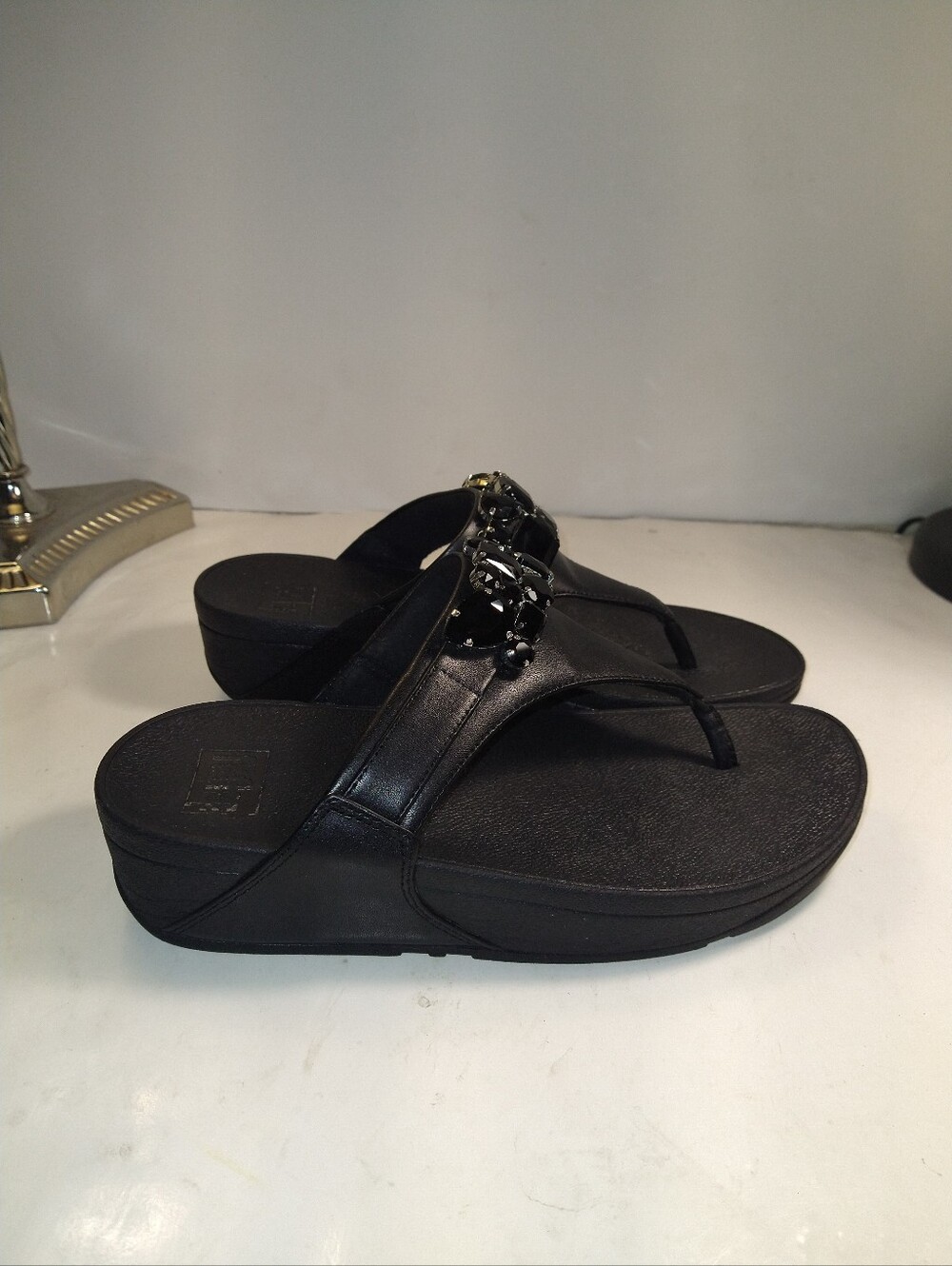 FitFlop Lulu Jewel-Deluxe Leather Toe-Post Sandals Women's sz 8.